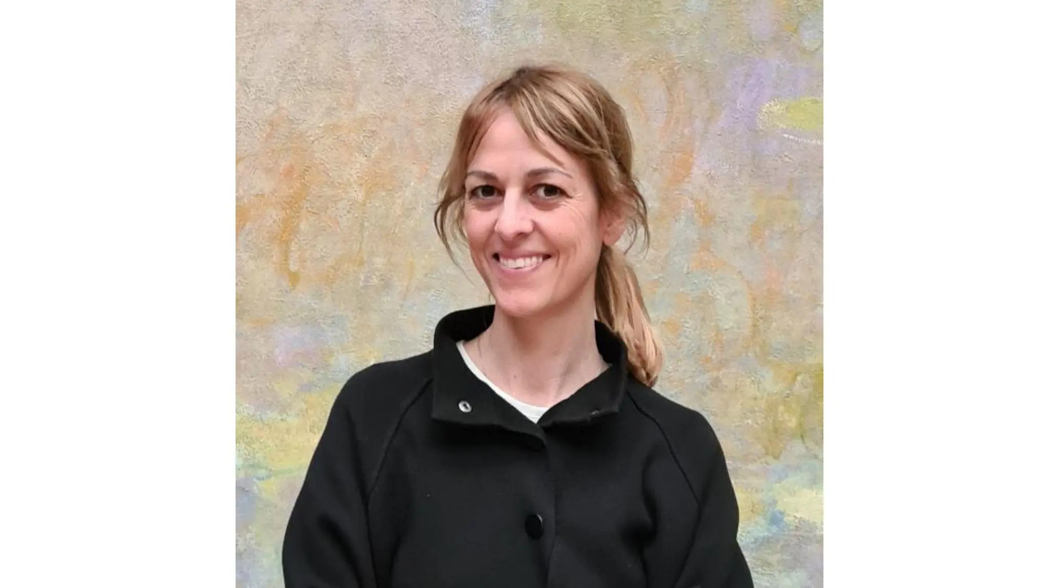 M'apassiona crear ponts, fer xarxa i connectar amb la comunitat i els públics. Crec en la màgia transformadora de l'art i la cultura a l'hora de fer una societat més tolerant, justa i equitativa.